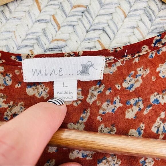 Mine brick red floral ruffle semi sheer top L - Picture 4 of 5